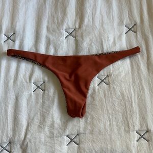 Small acacia bottoms